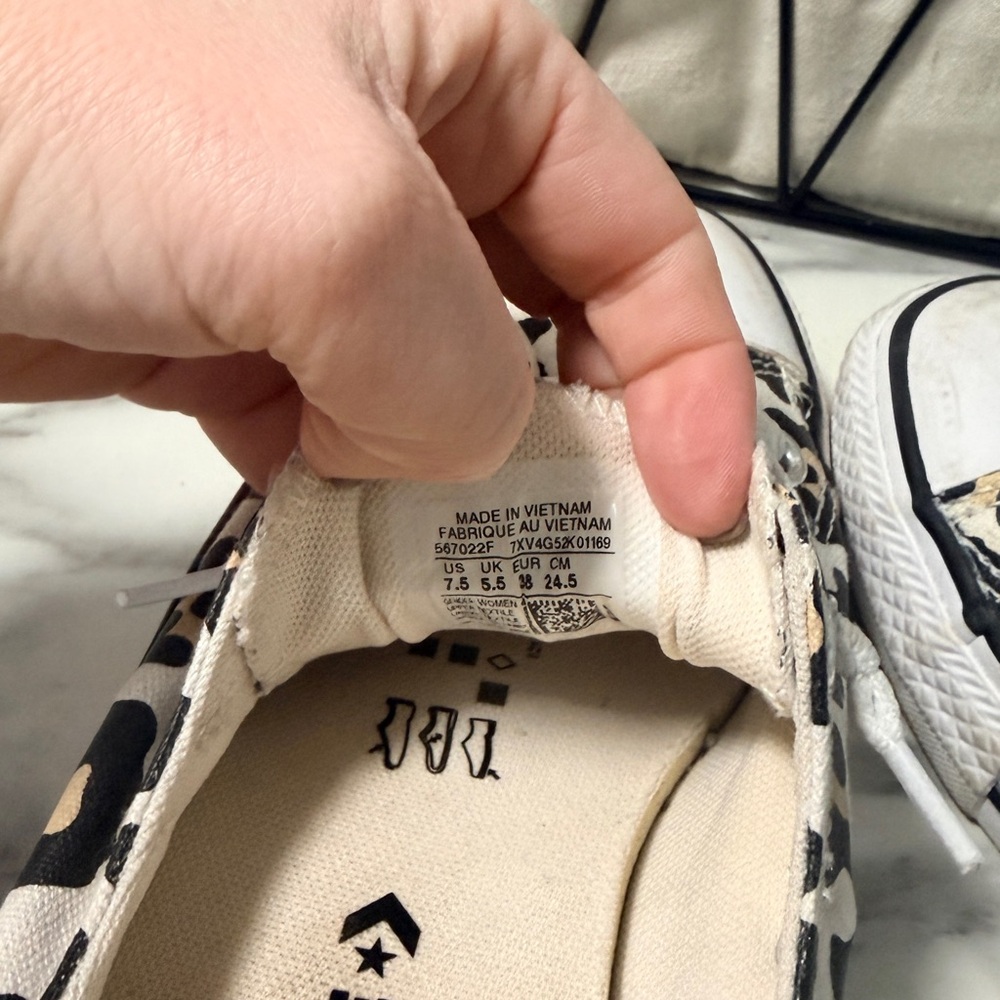 Women's 7.5 Shoreline Converse